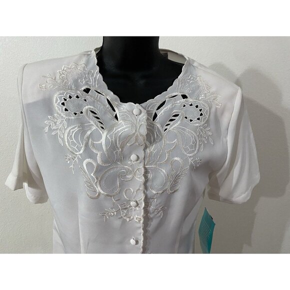 Sellecca Women Size 8 Blouse Dressy Embroidery Cut Out Fabric Button - Picture 2 of 10